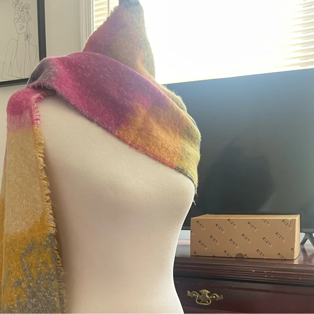 Chloe & Lex oversized scarf/mini throw